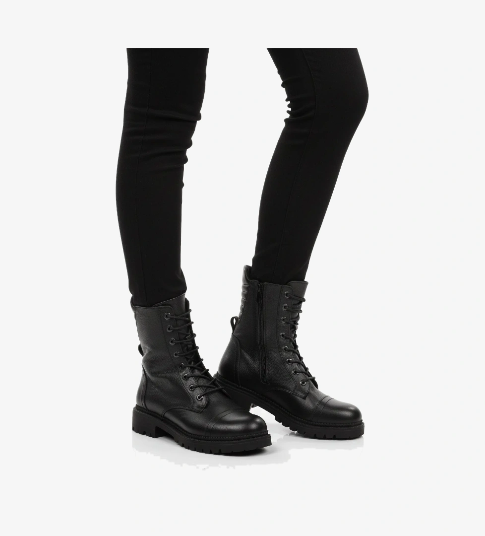 A Spor Aspor Siyah Hakiki Deri Fermuarlı Polarlı Kadın Topuklu Bot model görseli