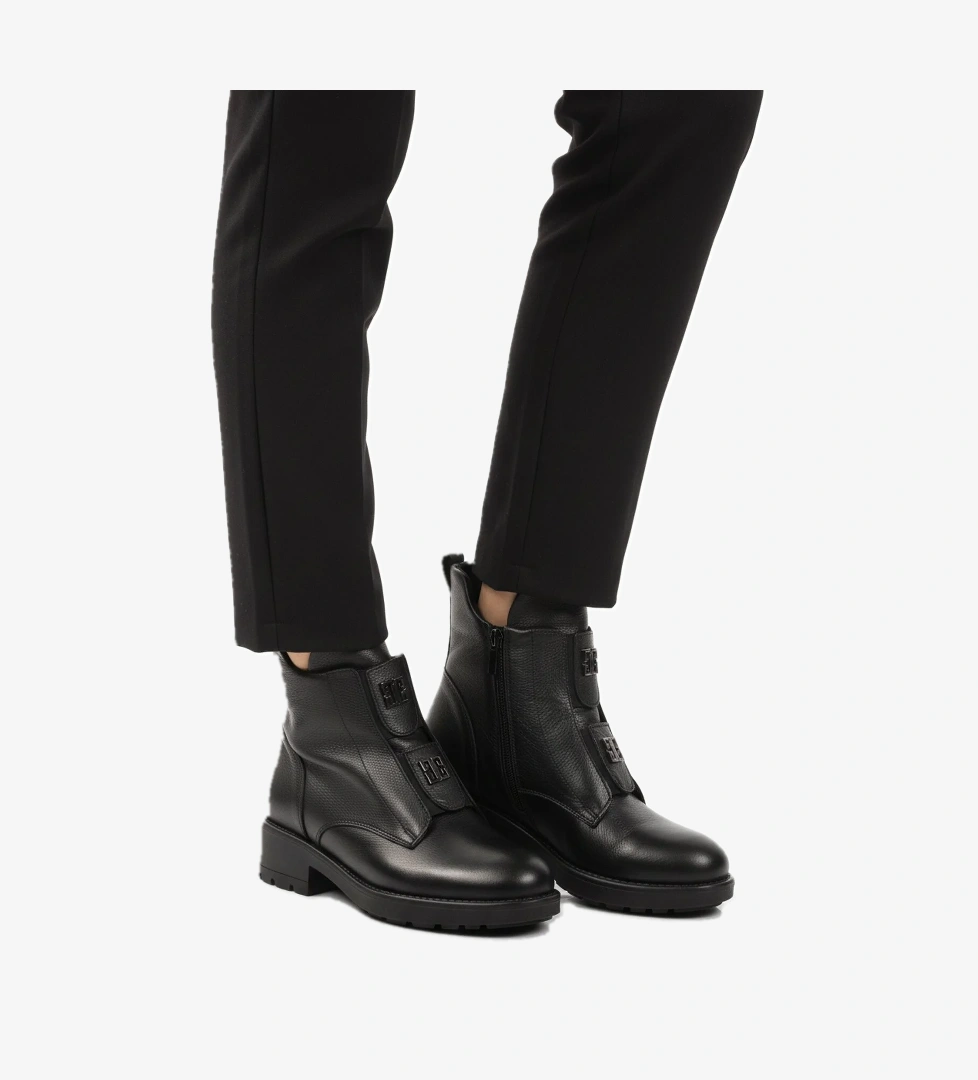 Ayakmod Siyah Hakiki Deri Fermuarlı Kadın Bot 24102-1 Z model görseli