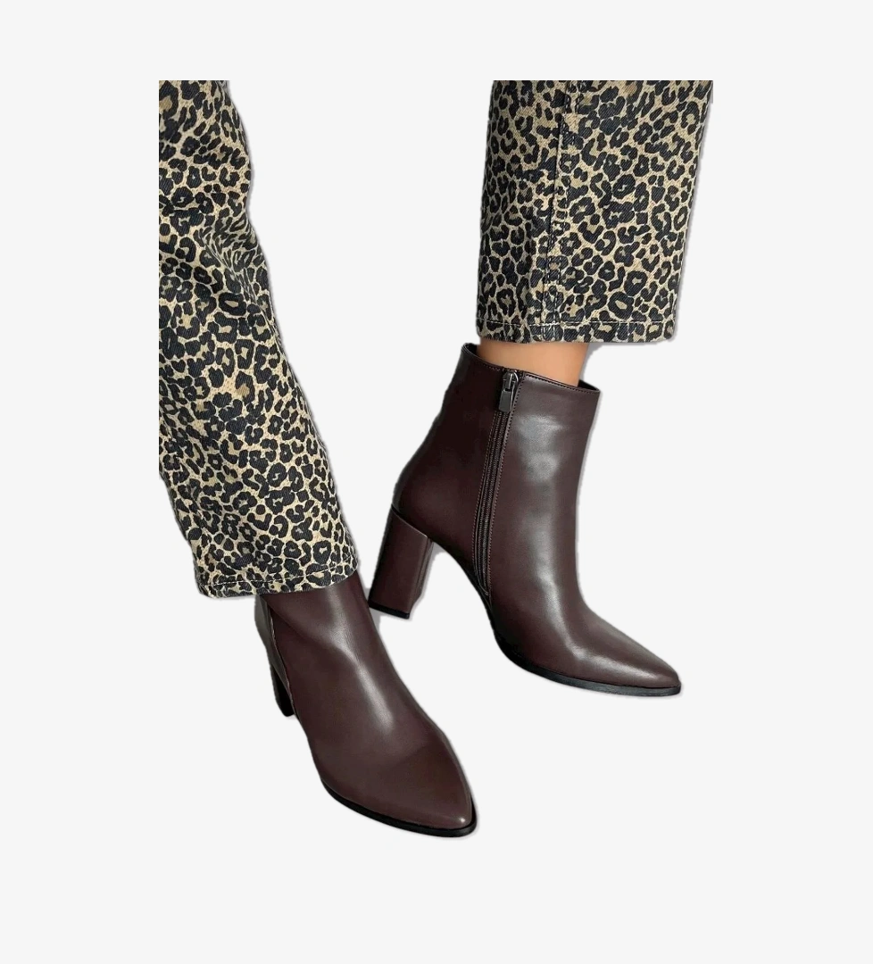 Kalın Topuk Sivri Burun Fermuarlı Kadın Bot KAHVERENGİ