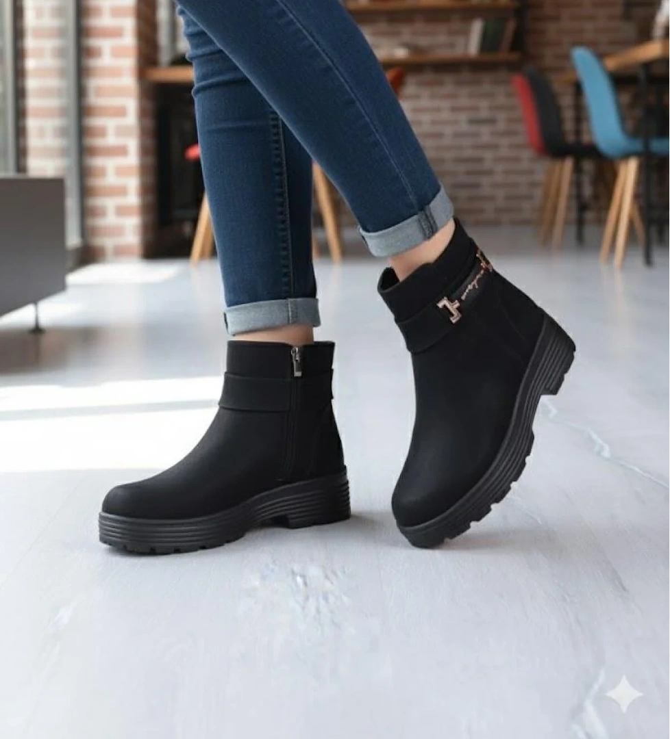 Fort 1187 Rahat Sıcak Astar Kaymaz Taban Fermuarlı Kadın Bot model görseli