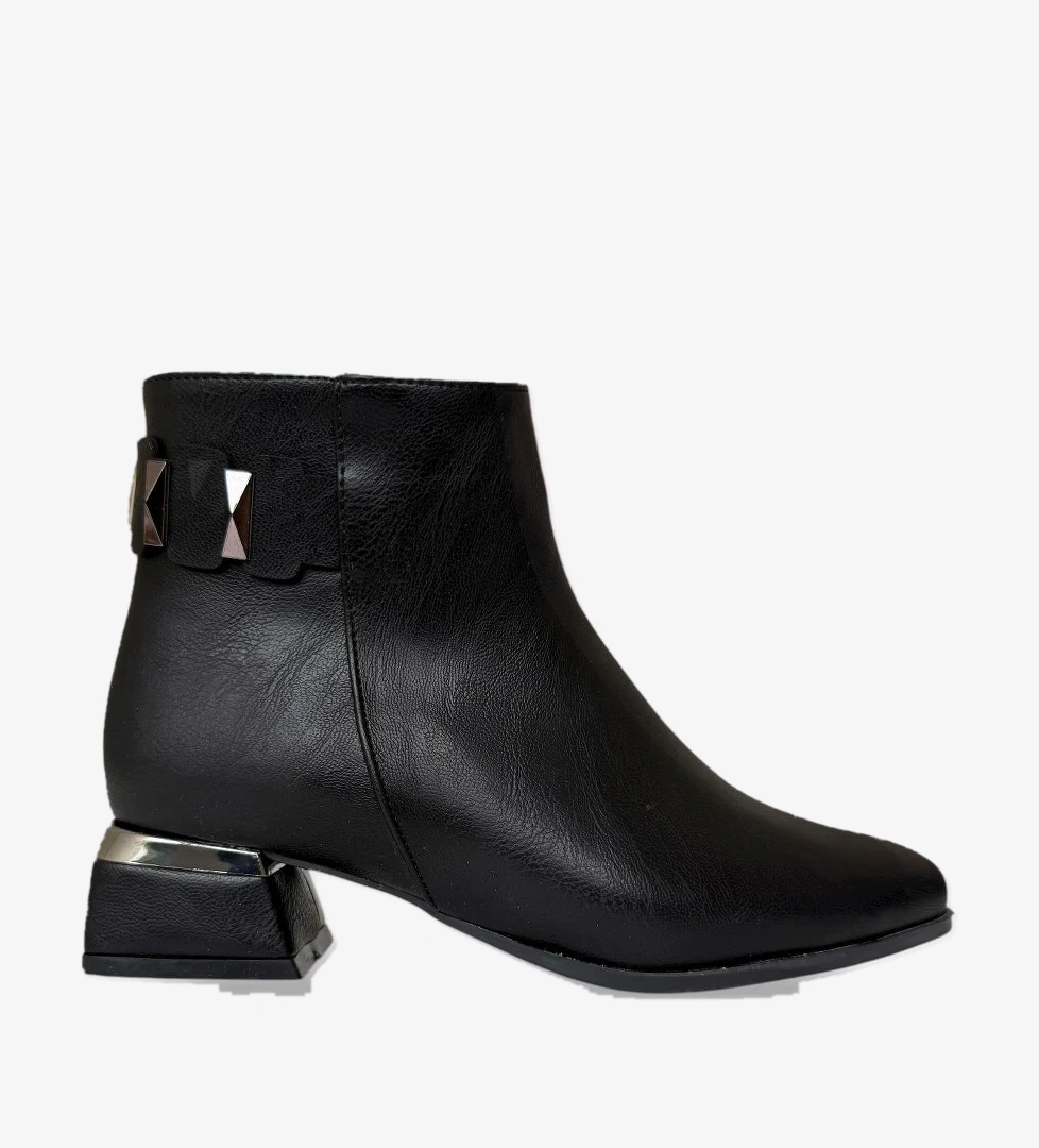 Liger Toka Detaylı Sivri Burun Topuklu Kadın Bot SİYAH model görseli