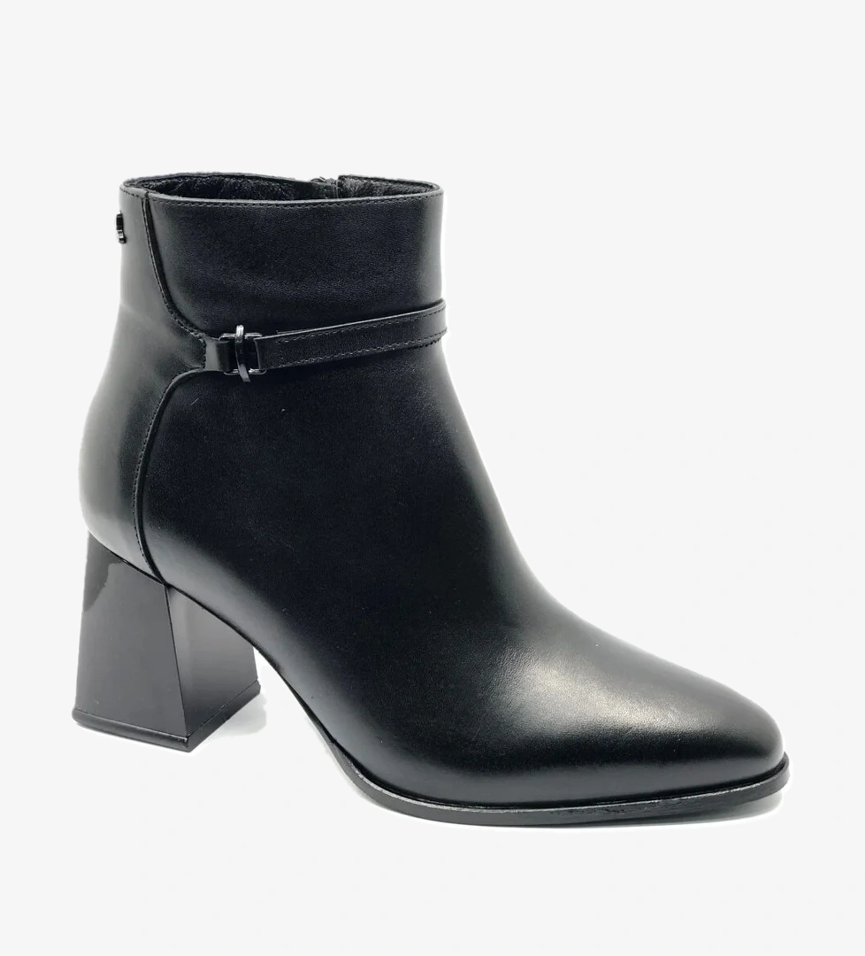 Venüs Bomdella Hakiki Deri Ortopedik Topuklu Kadın Bot model görseli