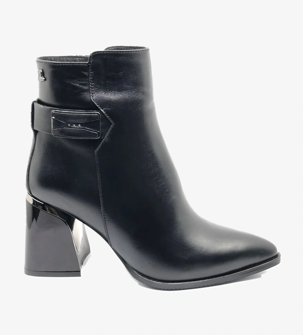 Venüs Sazreen Hakiki Deri Ortopedik Topuklu Kadın Bot model görseli