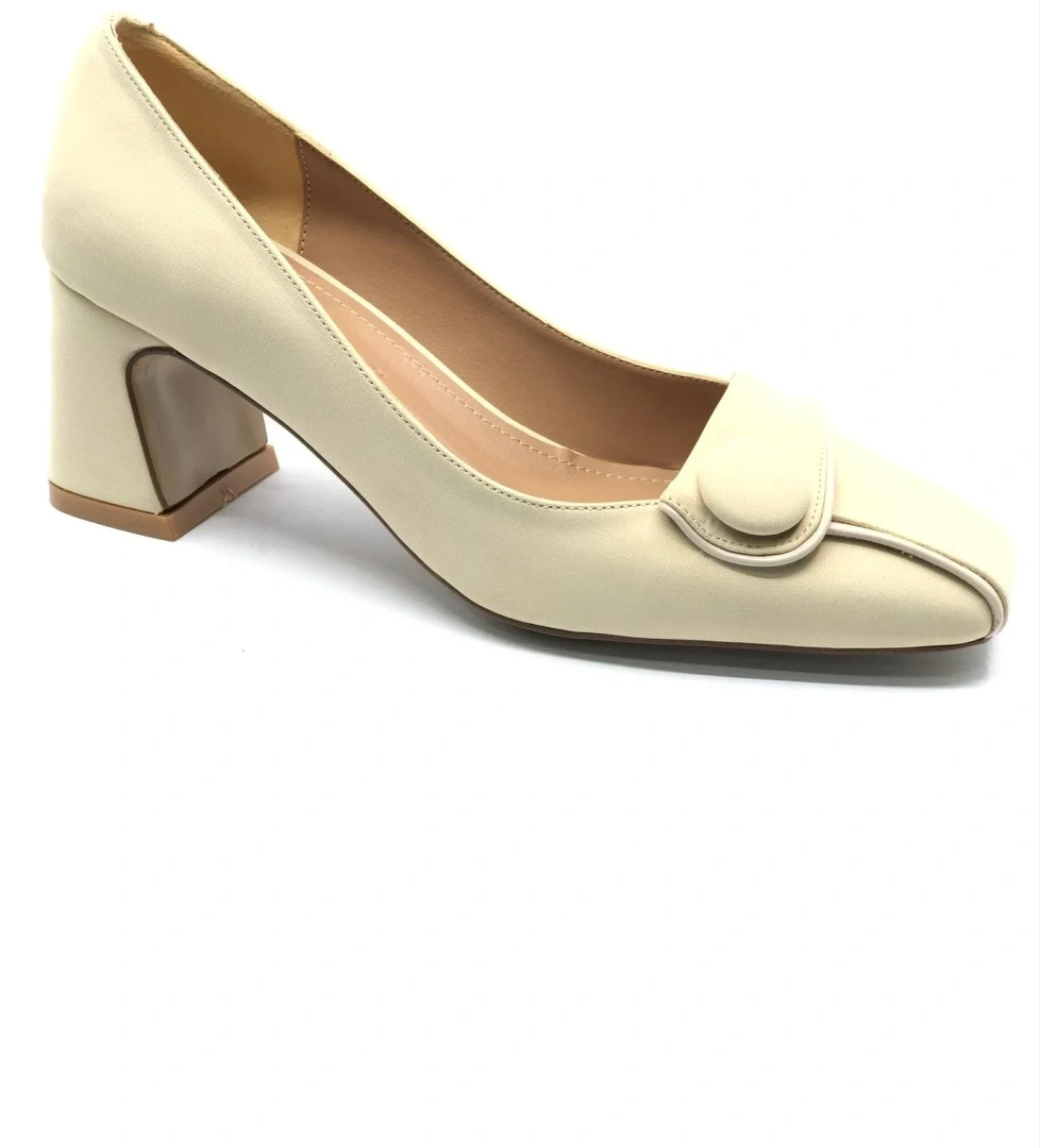 Düğme Detaylı Küt Burun Topuklu Kadın Ayakkabı