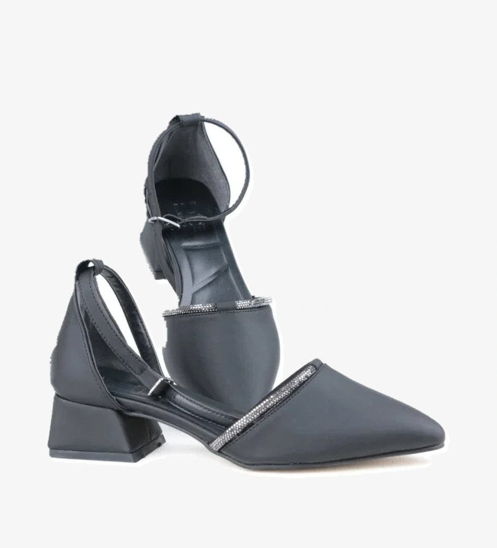 Ayakkabımood 3.5 Cm Siyah Saten Karnıyarık Topuklu Kadın Ayakkabı model görseli