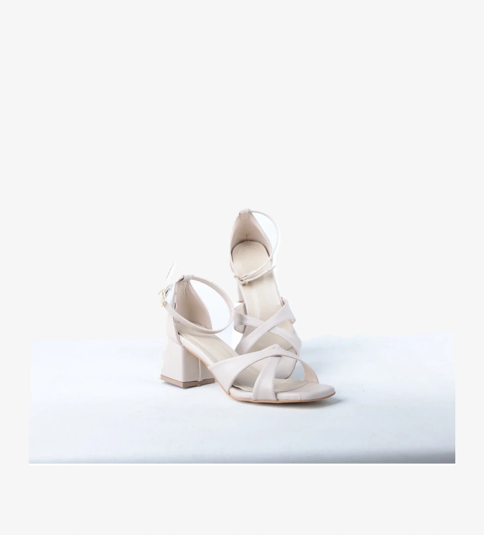 Ayakkabımood Bu503 5 Cm Çarpaz Bantlı Kadın Sandalet model görseli