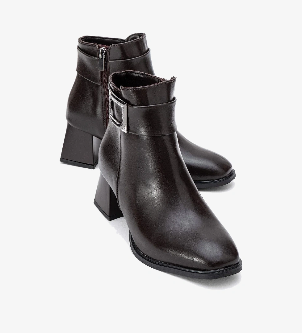 Ccway Sade Kare Tokalı Küt Burunlu Topuklu Bot Si̇yah Kahve Ci̇lt model görseli