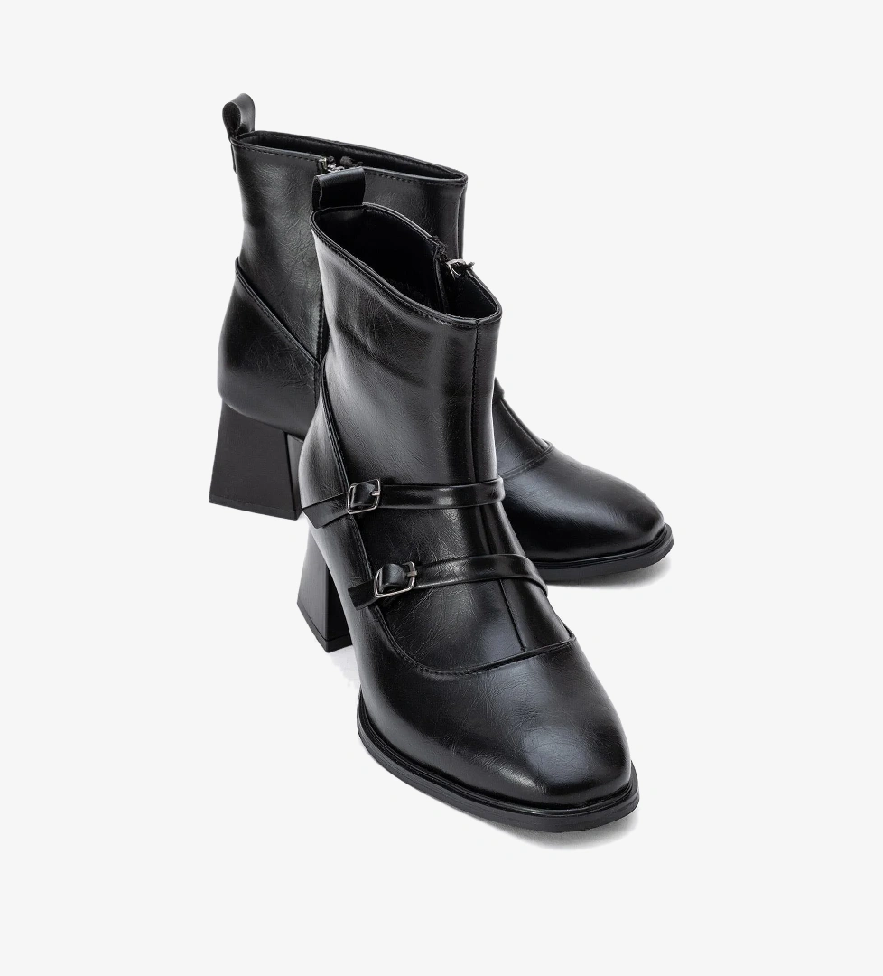 Ccway Sade Çift Tokalı Küt Burunlu Topuklu Bot Si̇yah Kahve Ci̇lt model görseli