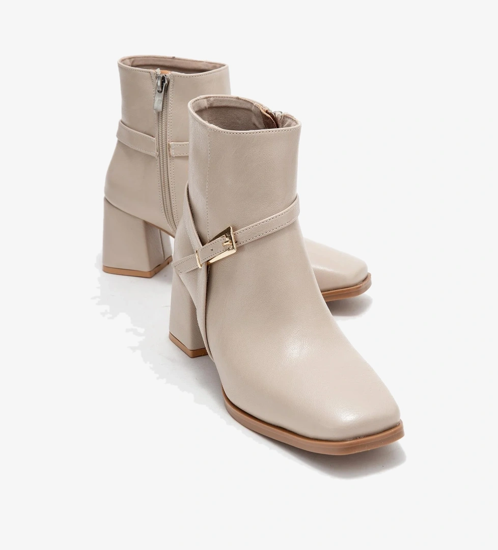 Ccway Küt Burunlu Tokalı Kadın Topuklu Bot Ci̇lt model görseli