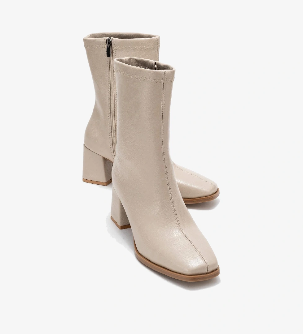 Küt Burunlu Sade Dikişli Fermuarlı Kadın Topuklu Bot TEN CİLT