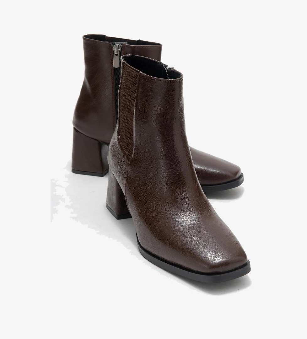 Küt Burunlu Sade Lastikli Kadın Topuklu Bot KAHVE CİLT