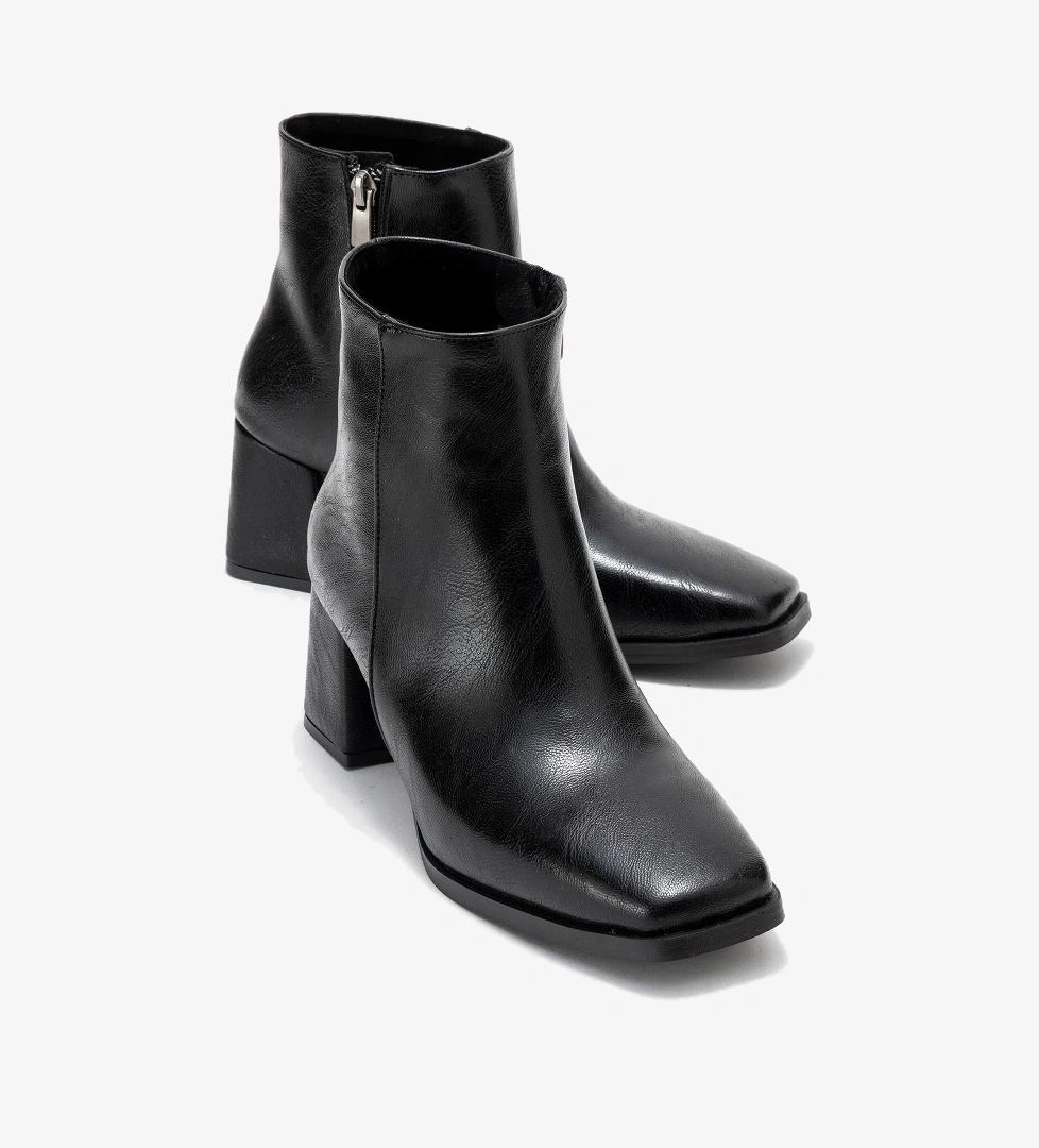 Kadın Sade Küt Burunlu Topuklu Bot SİYAH CİLT