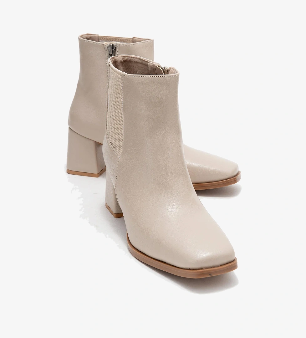 Küt Burunlu Sade Lastikli Kadın Topuklu Bot TEN CİLT