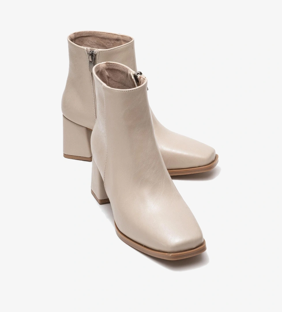 Kadın Sade Küt Burunlu Topuklu Bot TEN CİLT