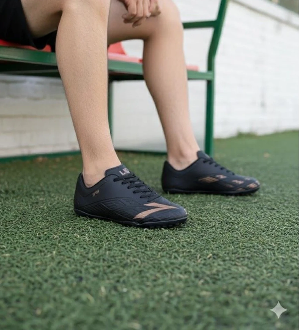 Lig Titan Siyah Orjinal Ürün Çim Saha Halı Saha Erkek Futbol Ayakkabı model görseli