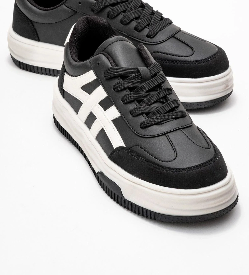 Ccway Kadın Spor Ayakkabı; Si̇yah Laci̇ Beyaz model görseli