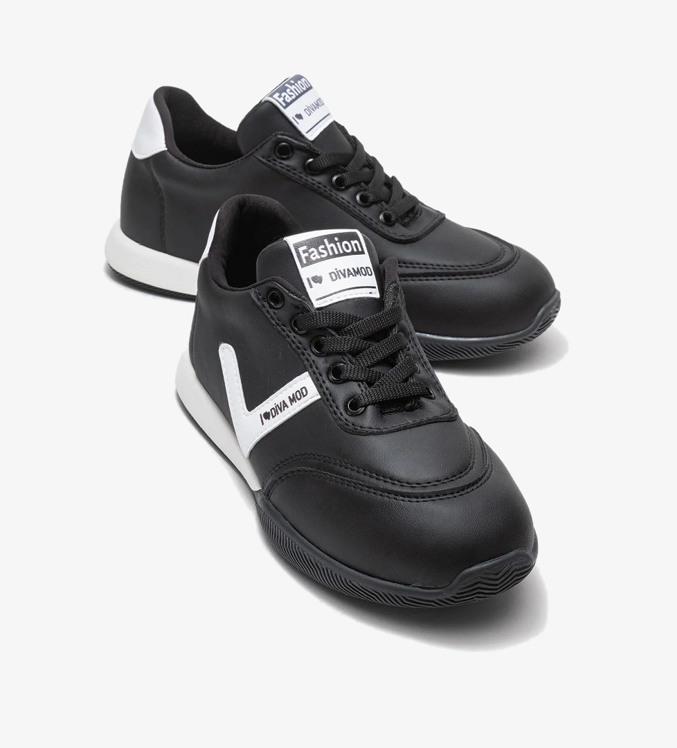 Bağcıklı Kadın Spor Ayakkabı; SİYAH BEYAZ