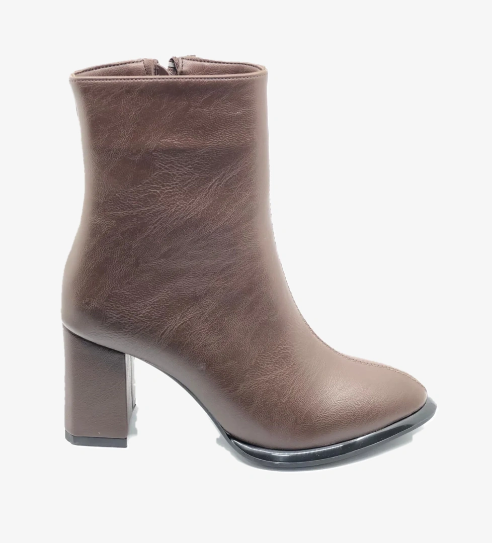 Feles Dikiş Detaylı Klasik Topuklu Kadın Bot model görseli