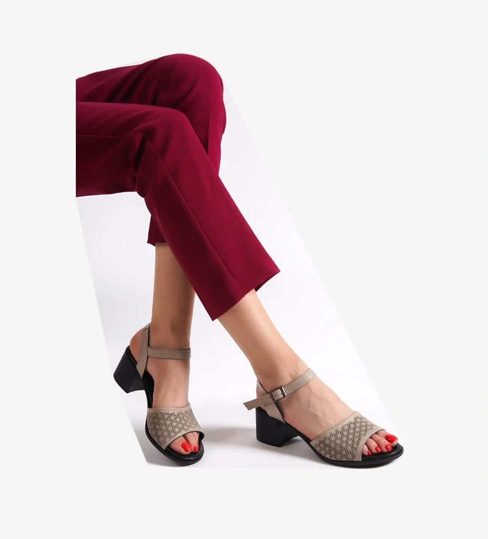 Lita Hakiki Deri Ten Rengi Kalın Topuklu Günlük Sandalet