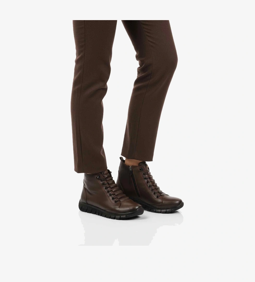 A Spor Aspor Kahve Siyah Hakiki Deri İçi Polarlı Fermuarlı Kadın Düz Bot model görseli