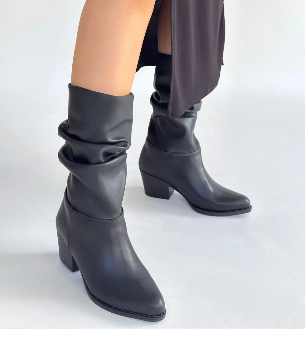 Siyah Körüklü Kadın Topuklu Çizme