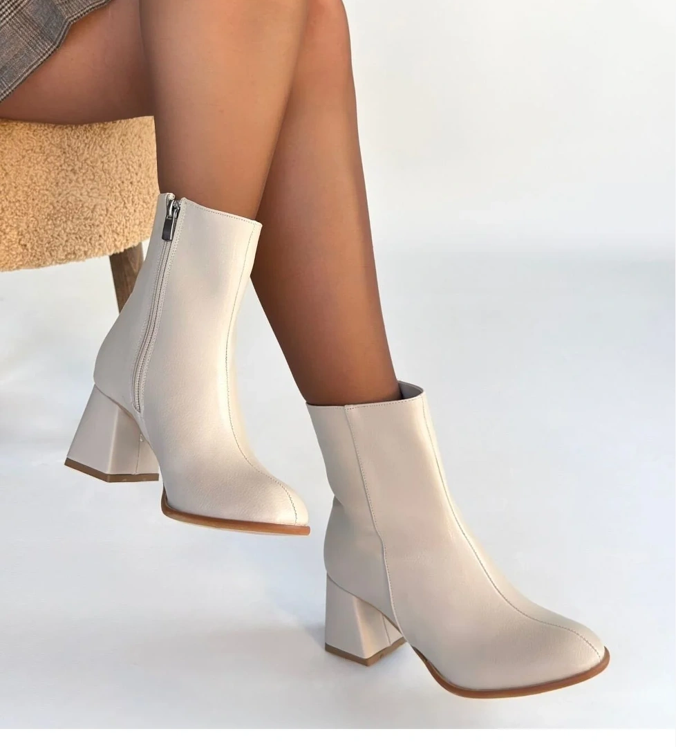 Bej Fermuarlı Kadın Topuklu Bot
