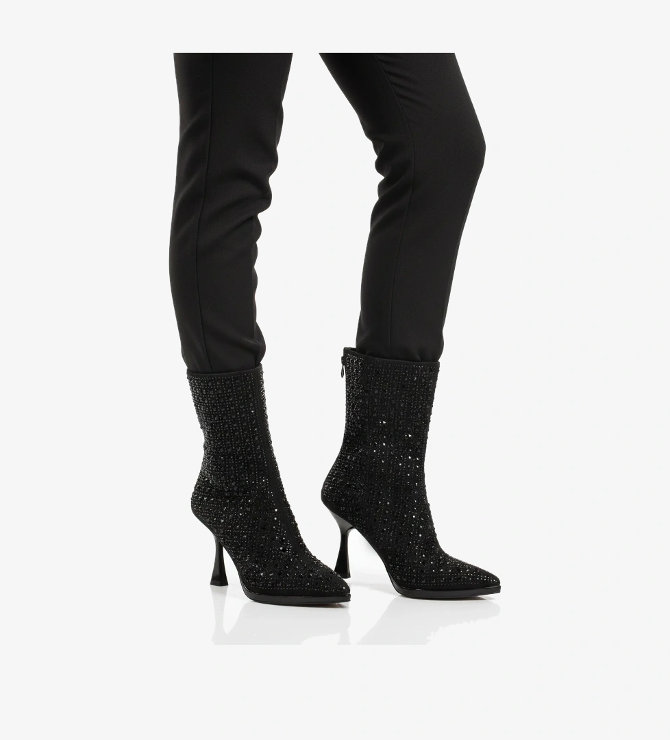 Aspor Siyah Taş İşlemeli İçi Kürklü Kadın Topuklu Çizme - Görsel 1