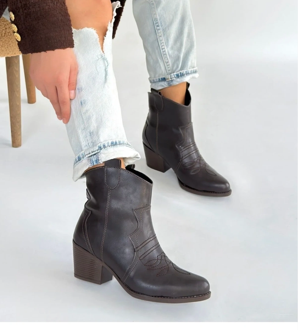 Pabucmarketi Bej Kahve Suni Deri Topuklu Kadın Bot model görseli