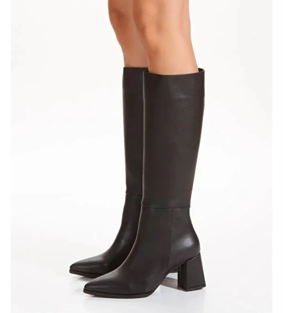 Sivri Burun Fermuarsız Kadın Çizme