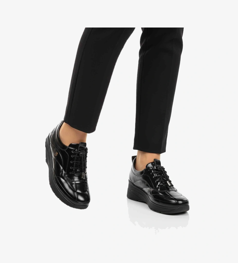 Ayakmod Siyah Rugan Hakiki Deri Anatomik Kadın Casual Ayakkabı 6115 Z model görseli