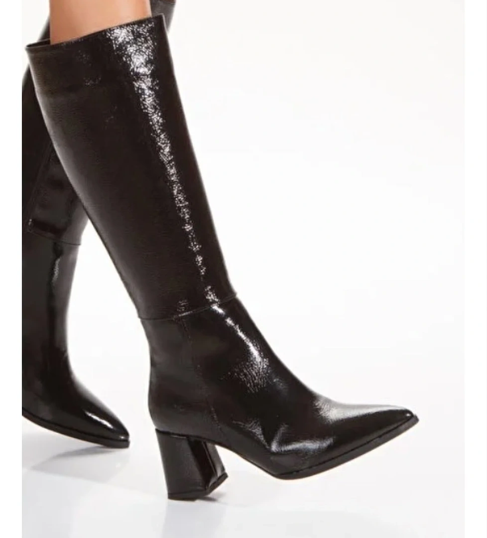 Sivri Burun Fermuarsız Kadın Çizme