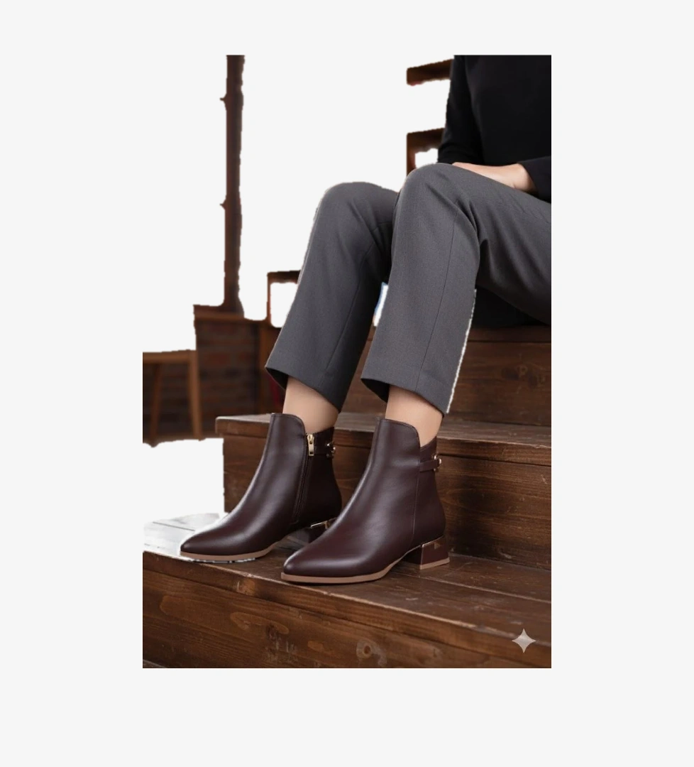 573102 Toka Detaylı Burnu Sivri 3 Cm Kalın Topuk Fermuarlı Kadın Bot