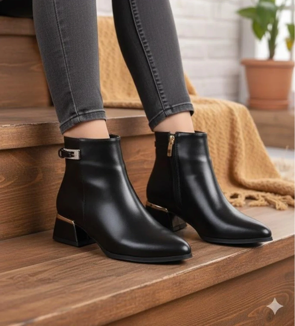 Fort 358-714 Toka Detaylı Burnu Sivri 3 Cm Kalın Topuk Fermuarlı Kadın Bot model görseli