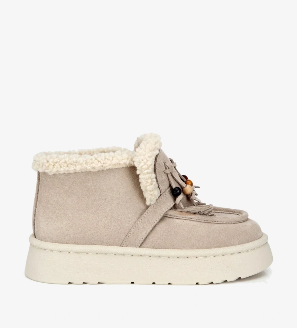 Kadın Süet Deri Bej İçi Kürklü Saçaklı Püskül Detaylı Düz Bot - Görsel 1