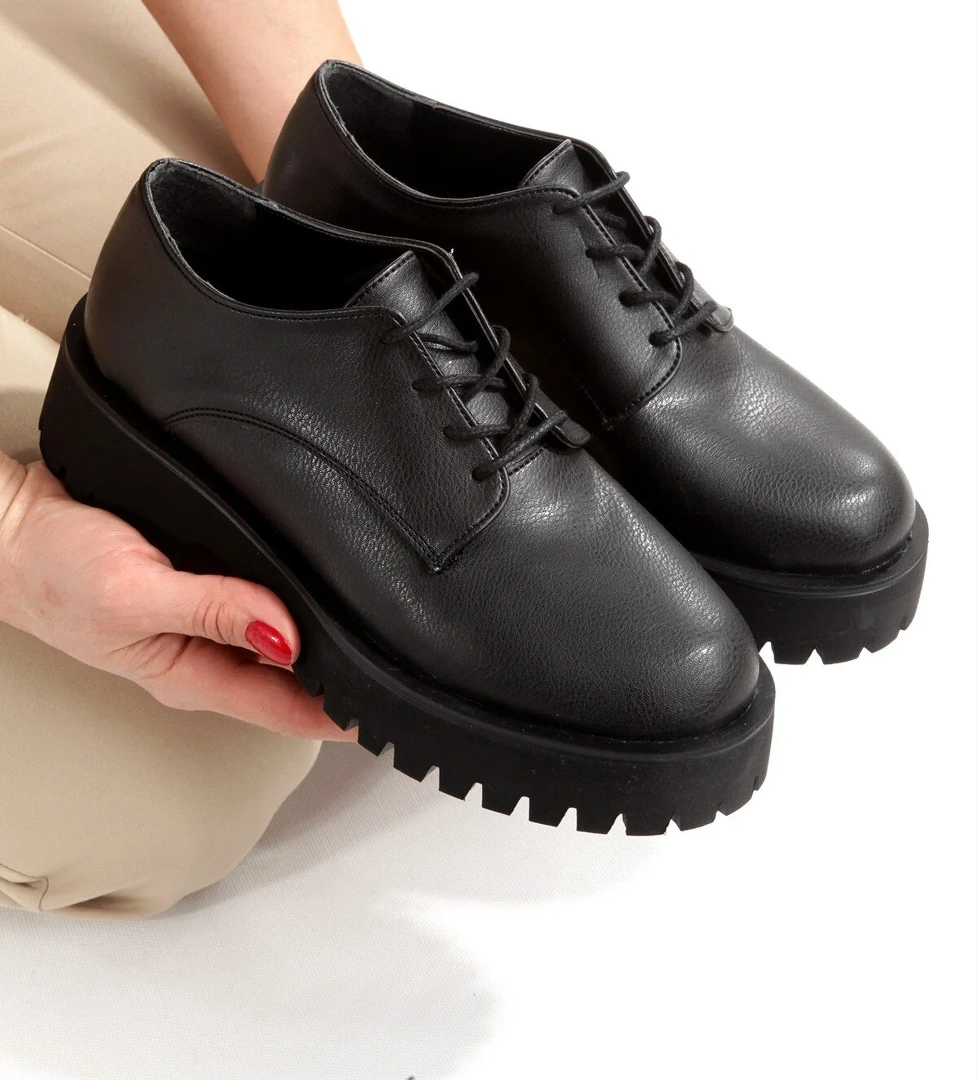 Modabuymuş Siyah Mat Bağcıklı Hafif Kalın Tabanlı Oxford Kadın Ayakkabı Loetse model görseli