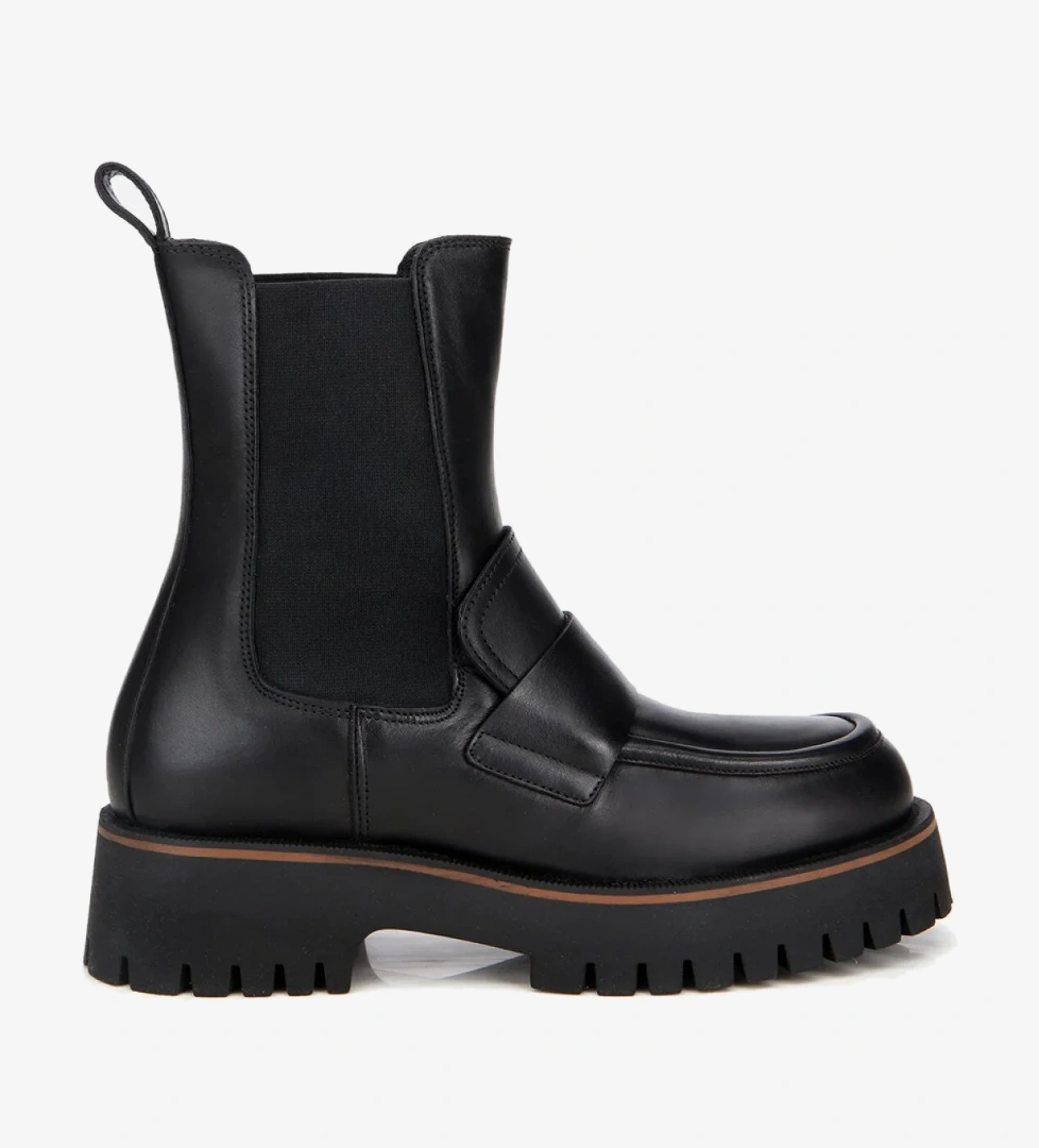 Kadın Deri Siyah Lastik Detaylı Bantlı Düz Bot - Görsel 1