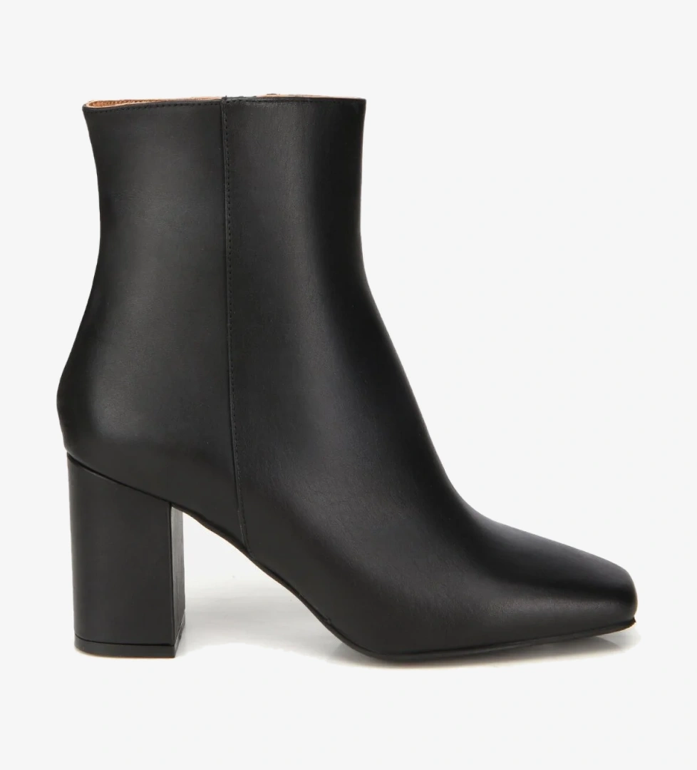 Hotiç Kadın Deri Siyah Küt Burunlu Topuklu Bot model görseli