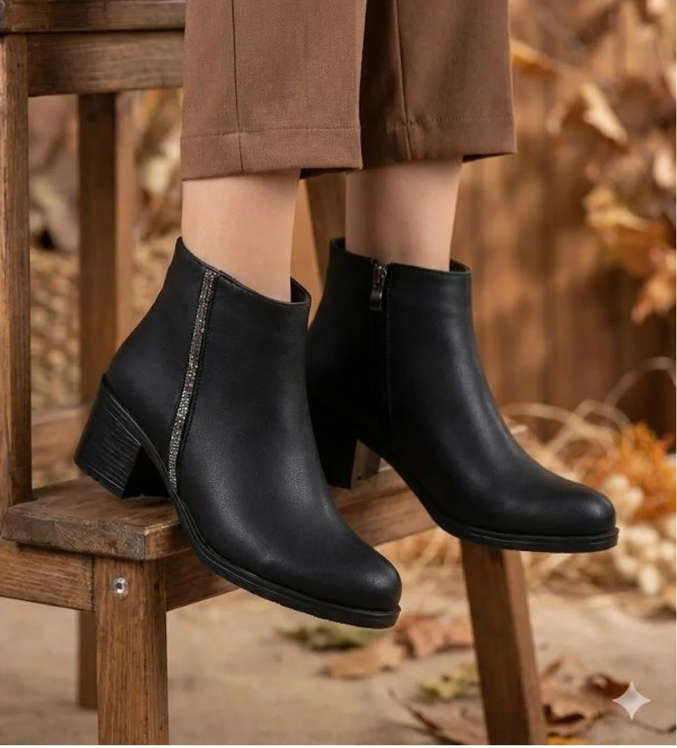 Fort 30642 Rahat Taş Detaylı 5 Cm Topuk Yüksekliği Sıcak Astar Kadın Bot model görseli