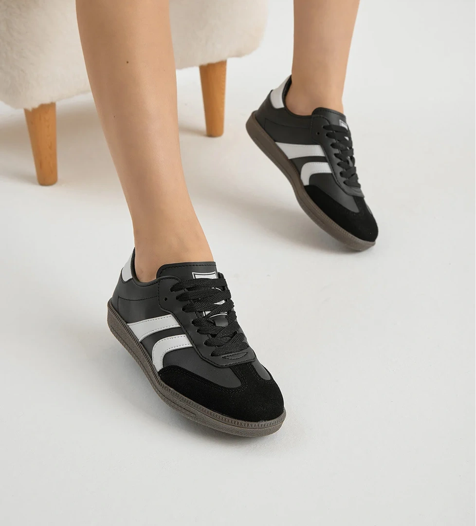 Kadın Siyah Beyaz Termo Taban Yanı Şeritli Bağcıklı Spor Ayakkabı