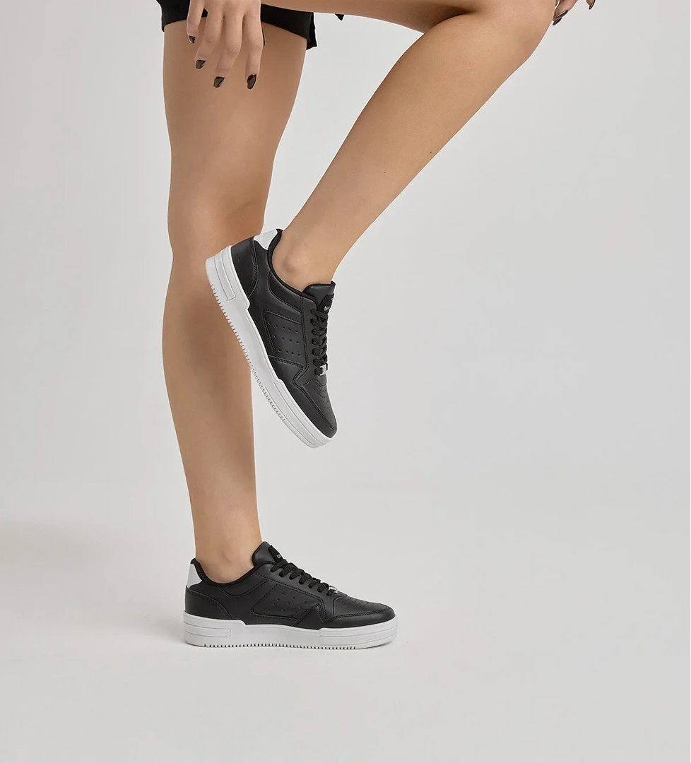 Tonny Black Unisex Siyah Beyaz Termo Taban Bağcıklı Günlük Spor Ayakkabı model görseli