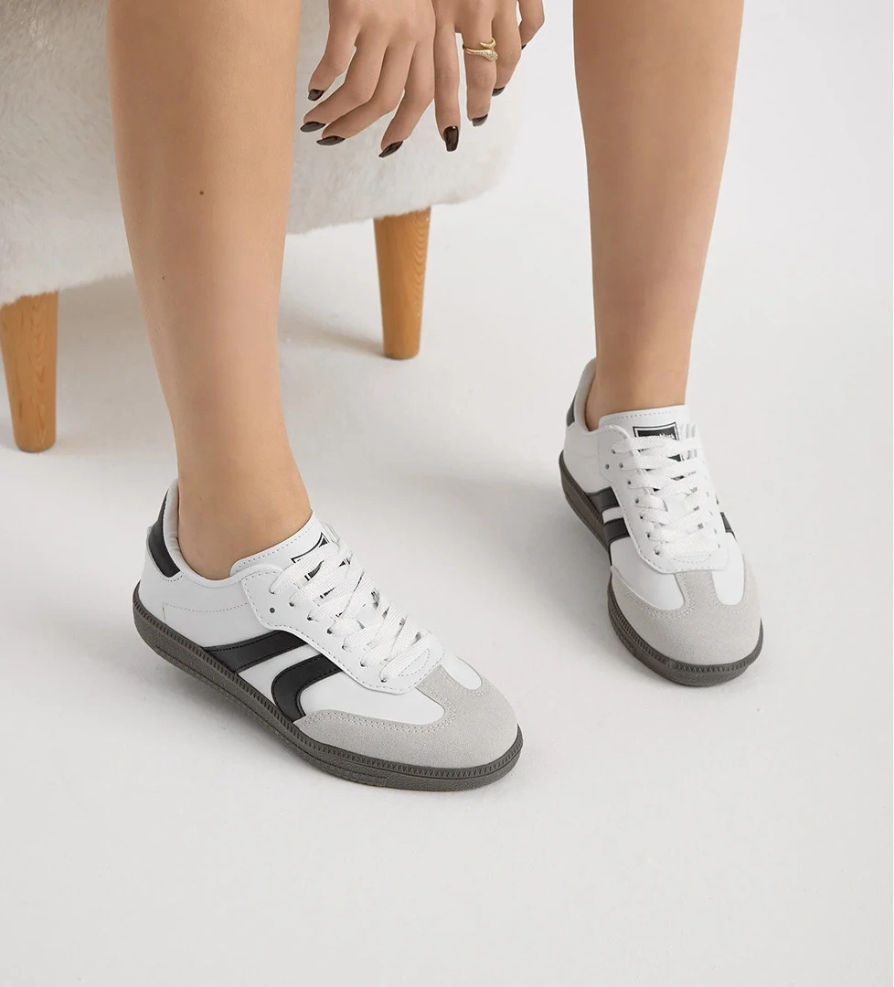 Tonny Black Kadın Siyah Beyaz Termo Taban Yanı Şeritli Bağcıklı Spor Ayakkabı model görseli