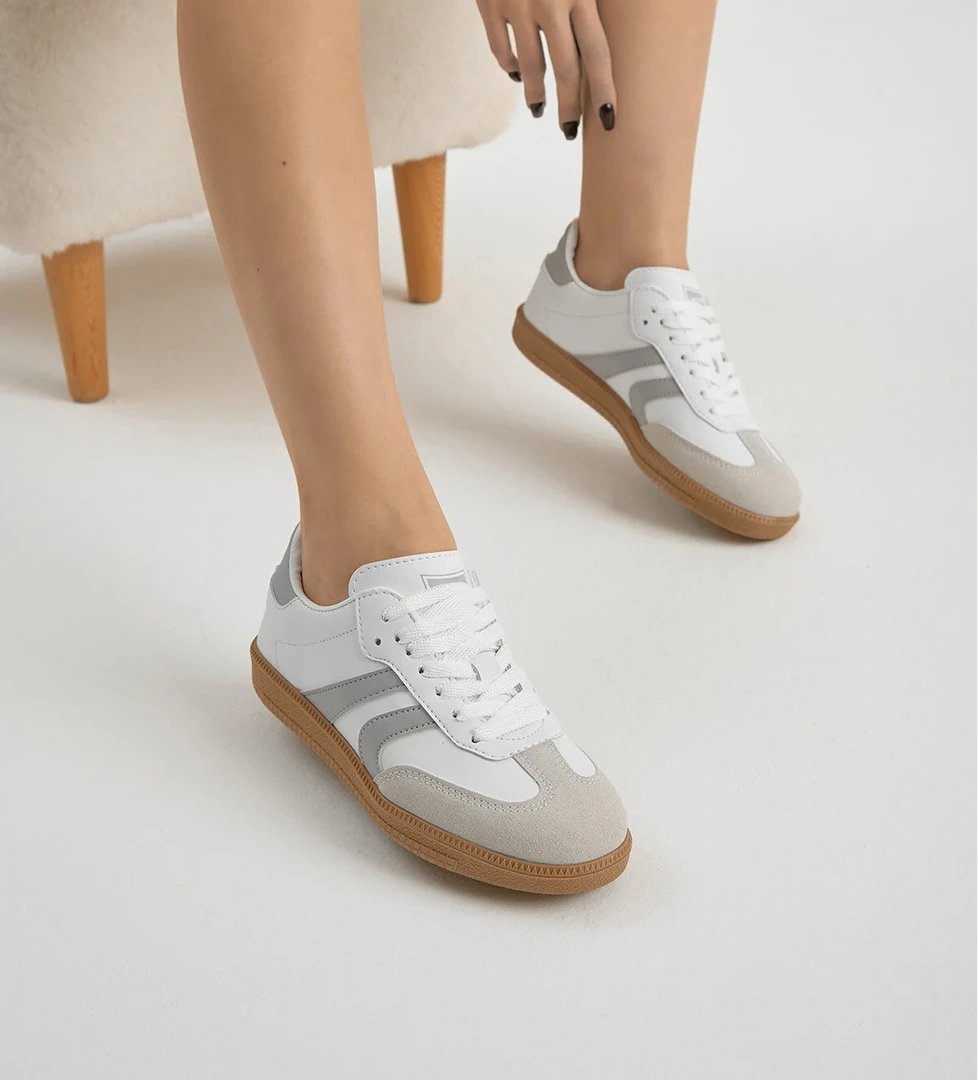 Kadın Beyaz Gri Termo Taban Yanı Şeritli Bağcıklı Spor Ayakkabı