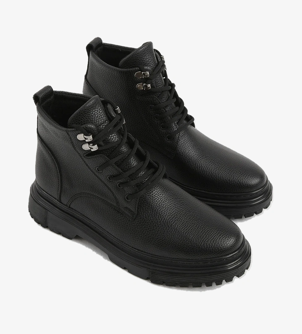 Tonny Black Erkek Siyah Kalın Poli Taban Bağcıklı Günlük Kışlık Bot model görseli