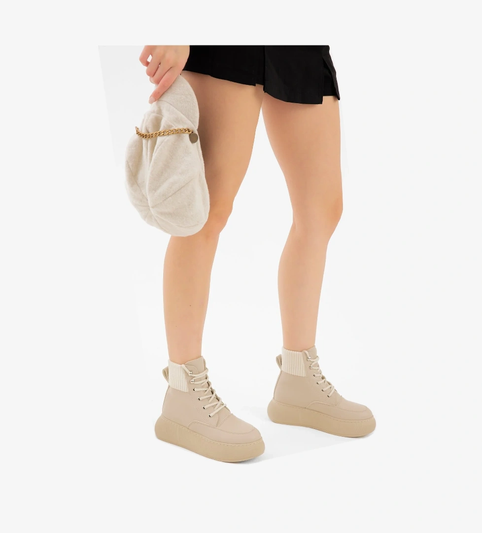 Tonny Black Kadın Cilt Kalın Poli Taban Lastik Boğazlı Bağcıklı Günlük Bot model görseli