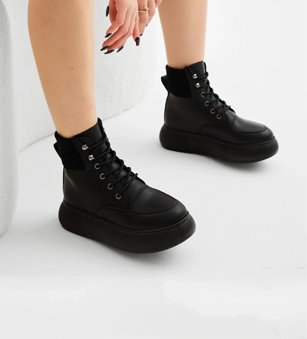 Kadın Siyah Cilt Kalın Poli Taban Lastik Boğazlı Bağcıklı Günlük Bot