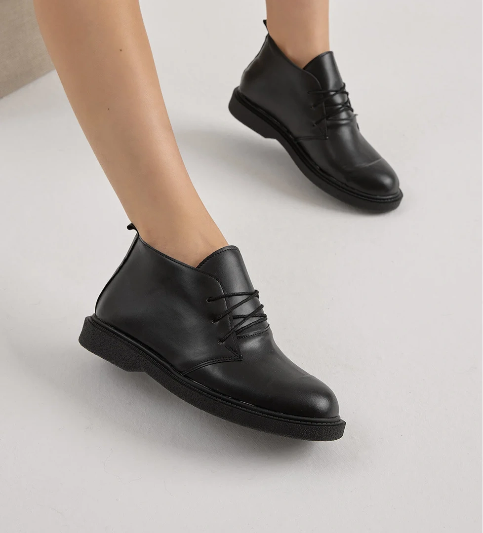 Kadın Siyah Cilt Termo Taban Bağcıklı Günlük Bot