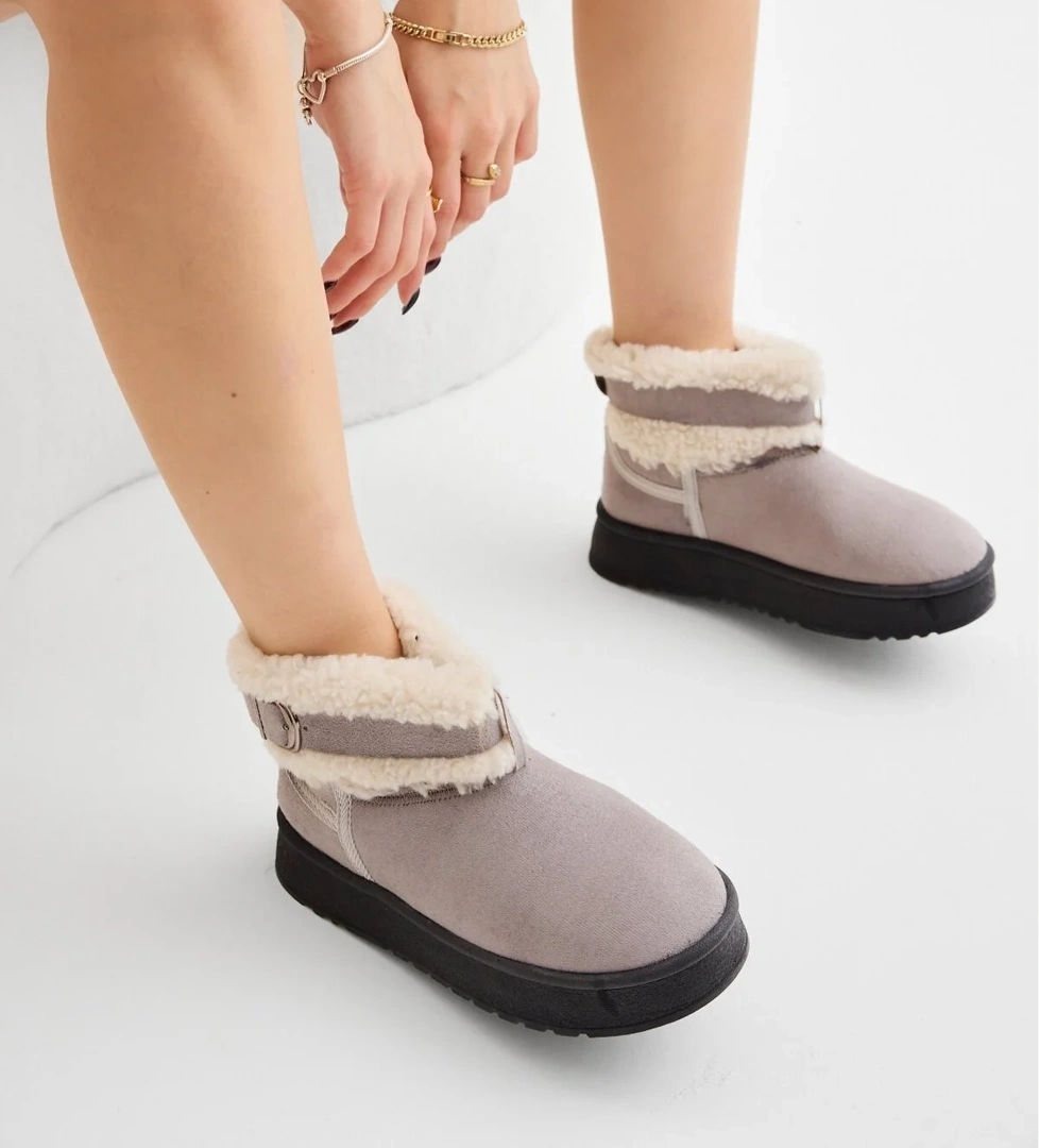 Kadın Gri Kalın Poli Taban Kürk Detaylı Süet Görünümlü Günlük Bot