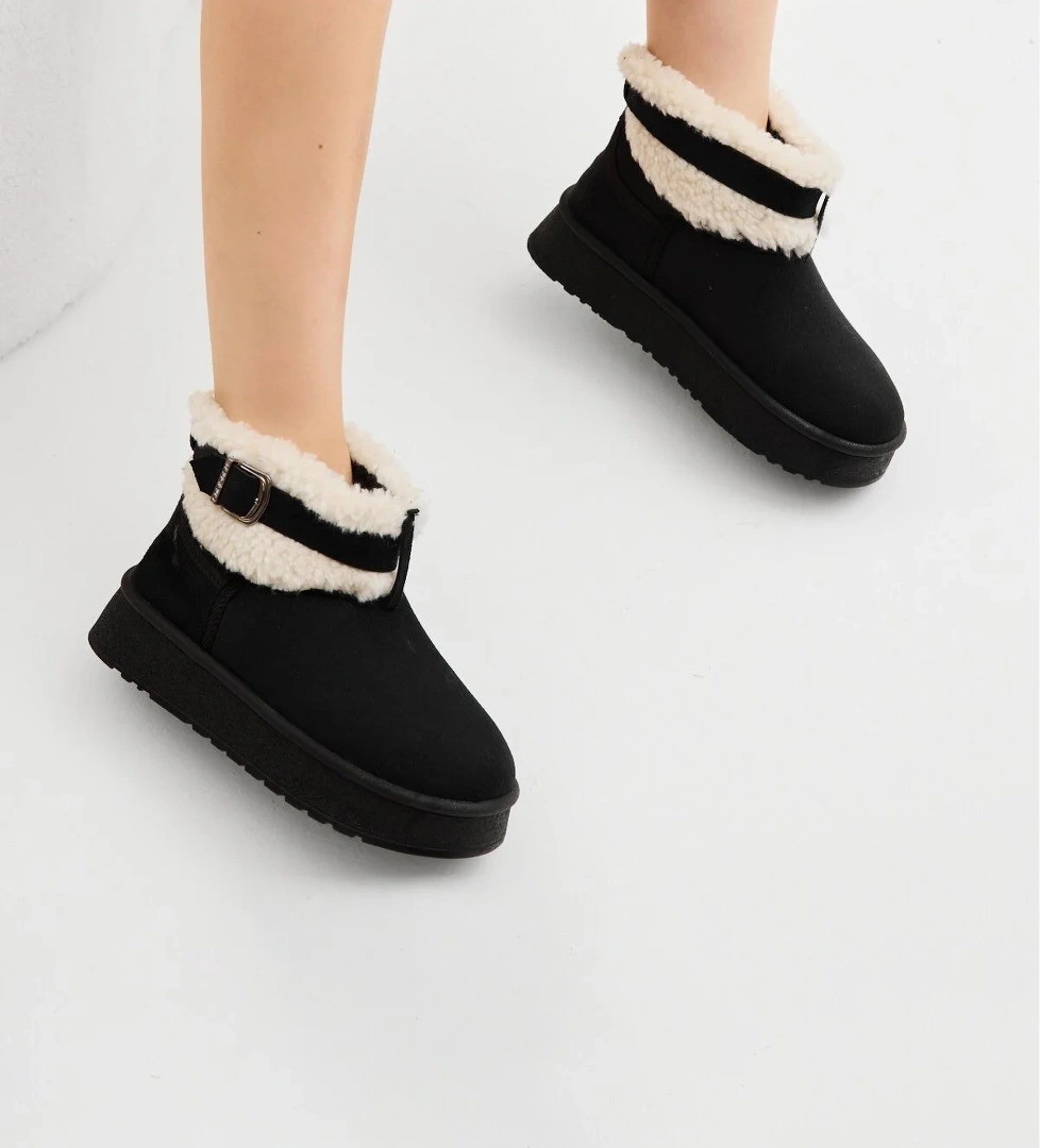 Kadın Siyah Kalın Poli Taban Kürk Detaylı Süet Görünümlü Günlük Bot