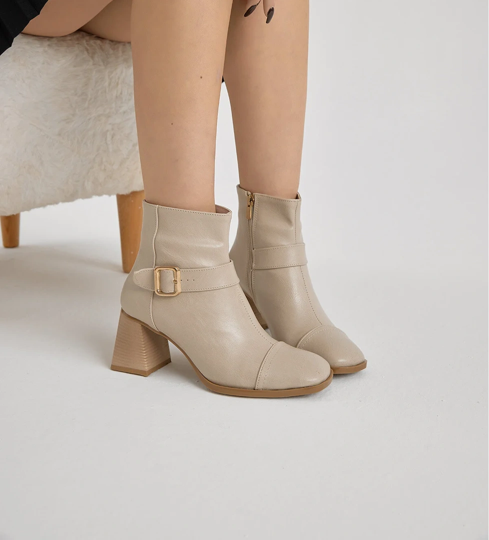 Tonny Black Kadın Cilt Tpu Taban Kemer Toka Detaylı Fermuarlı Topuklu Bot model görseli