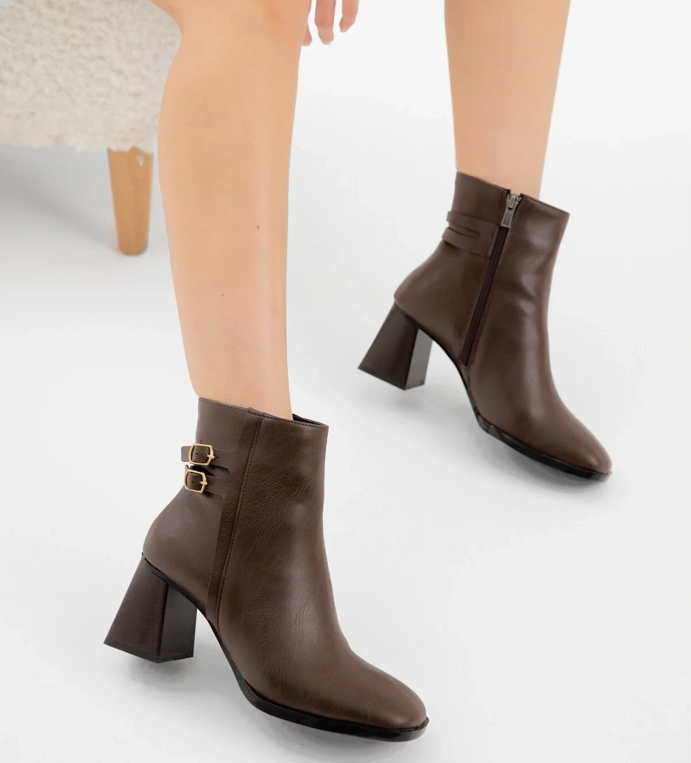 Kadın Kahve TPU Taban Çift Tokalı Fermuarlı Topuklu Bot - Görsel 1